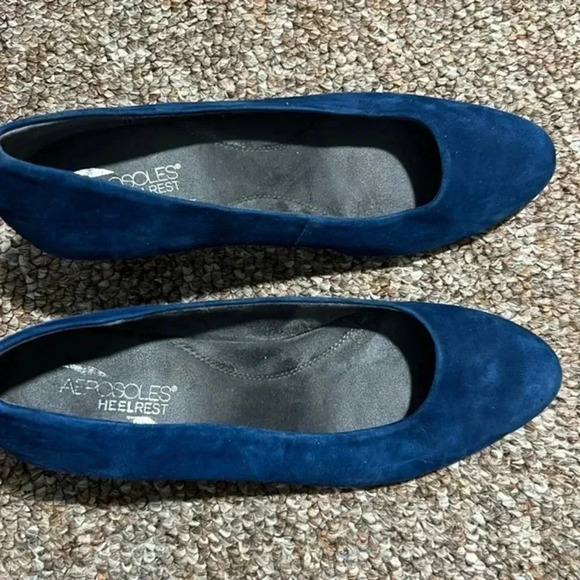 AEROSOLES Shoes - Aerosoles Heelrest blue velour heels size 10